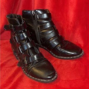 Women’s Booties with buckles and zipper